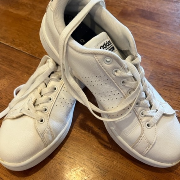 Women's White  Adidas ~ Size 8.5 ~ Cloudform - Picture 2 of 10